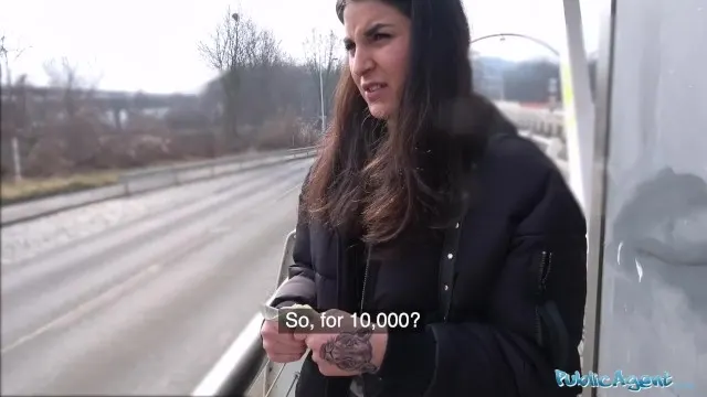 Rychlý prachy – školačka slyší na prachy