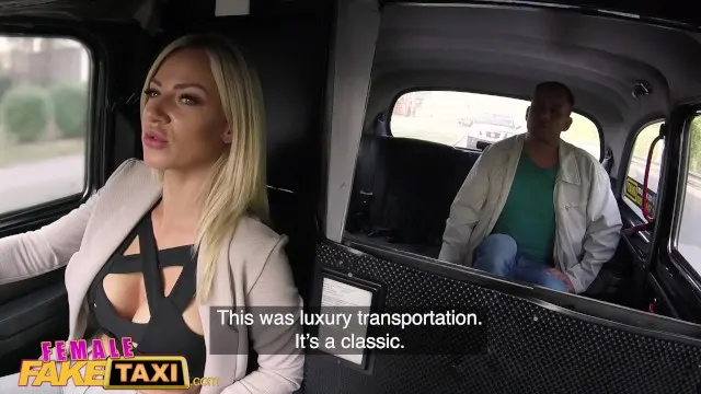Female Fake Taxi: za svezení si vezme víc než peníze