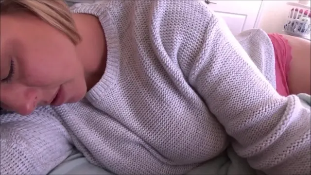 Step mom probudí chuť a skončí v posteli