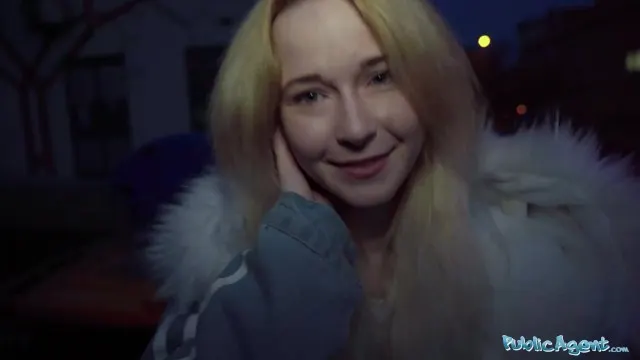 Rychlý prachy – blondýno, vykouříš mi péro za 500 euro?