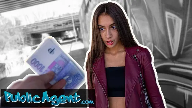 Rychlý prachy – mladá sexy influencerka ukáže kozy