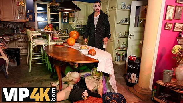 Halloweenská party skončí pod stolem