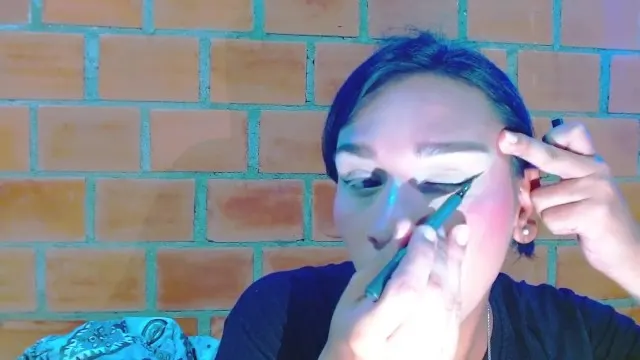 Makeup rozjede další díl s trans scénou
